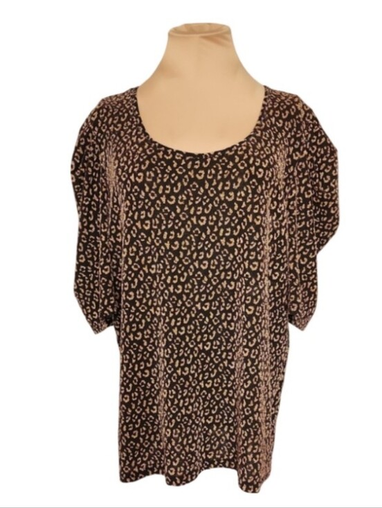 Love 83 Tops - LOVE 83 3XL Leopard Shimmer Print Stretch Top Black Animal Print Short Sleeve